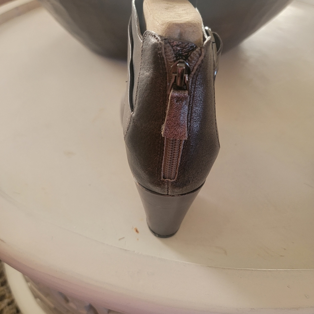 Booties Black and Bronze - Picture 3 of 7